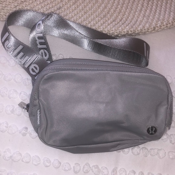 Lululemon Everywhere Belt Bag 1 L - Picture 4 of 5